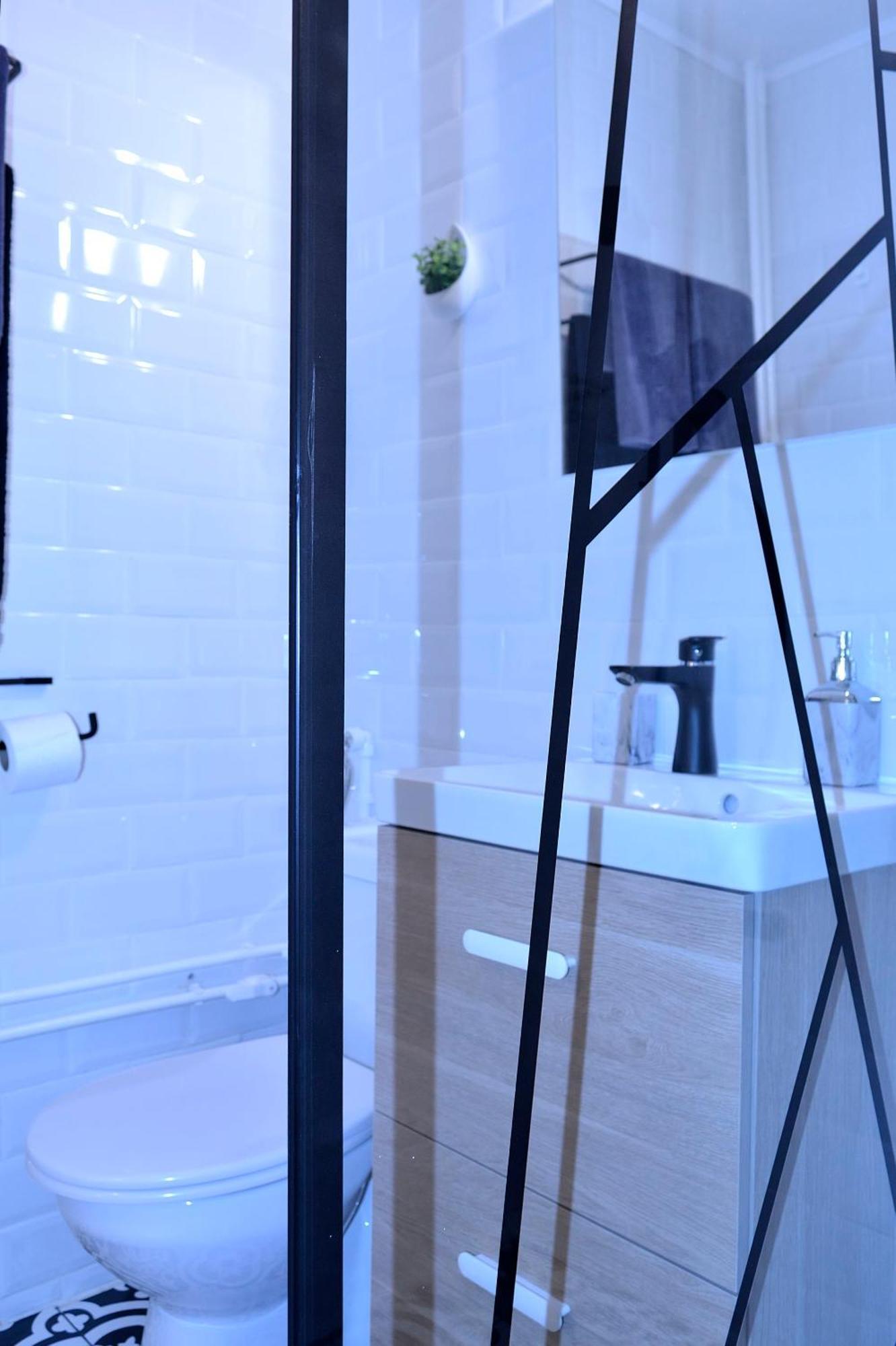 Cozy 2 Rooms Apartment Drumul Taberei Bukarest Exterior foto